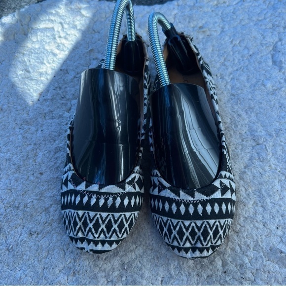 Lucky Brand 'Echo2' Canvas Geometric Design Black White Slip On Ballet Flats - Picture 2 of 9